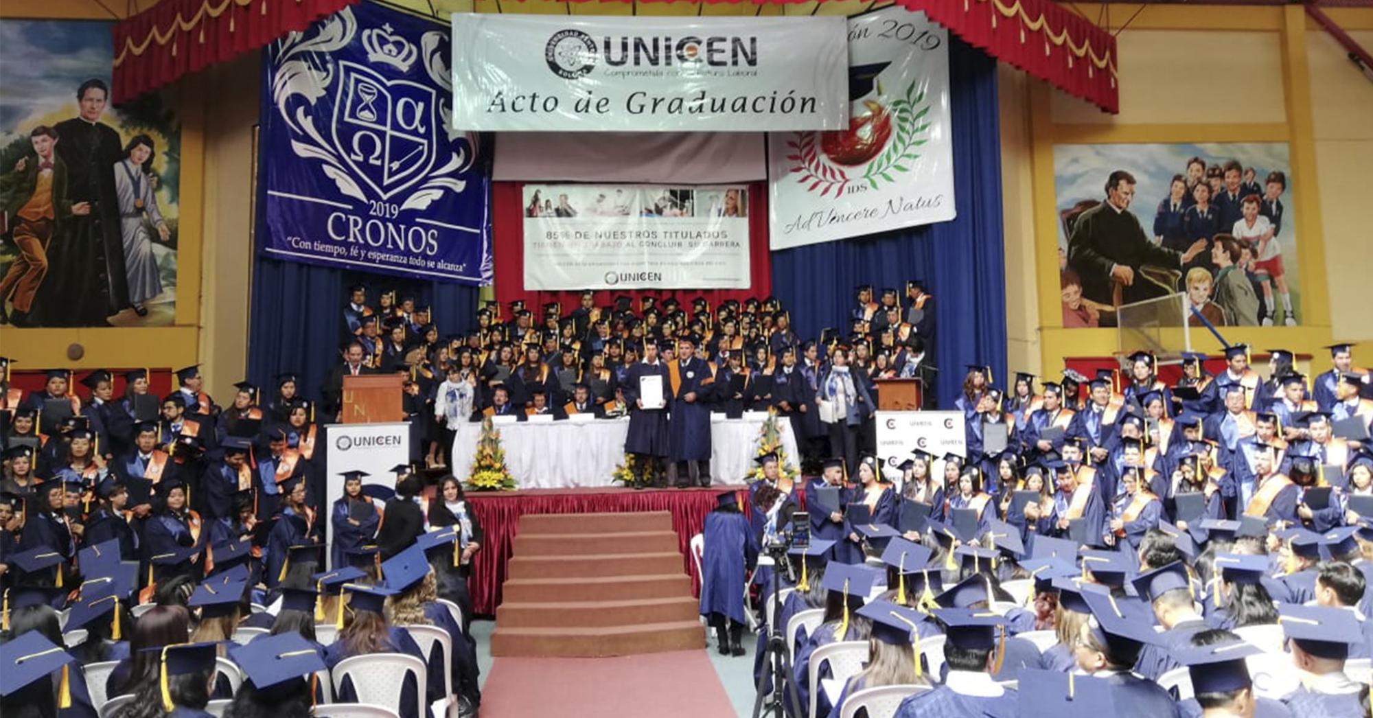 En solemne acto de graduación egresaron y se titularon más de 350 universitarios
