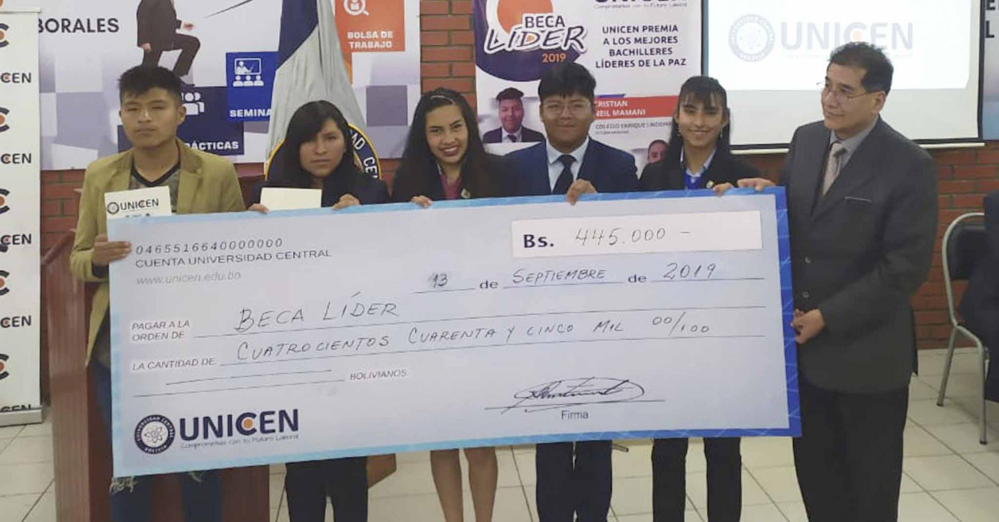 Casi medio millón de bolivianos invertimos en estudiantes ganadores de la “Beca Líder”