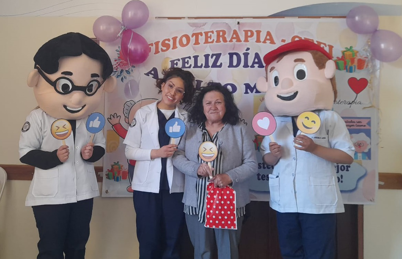 El Centro de Especialidades en Fisioterapia y Kinesiología (CEFI) festejó a los adultos mayores en su día