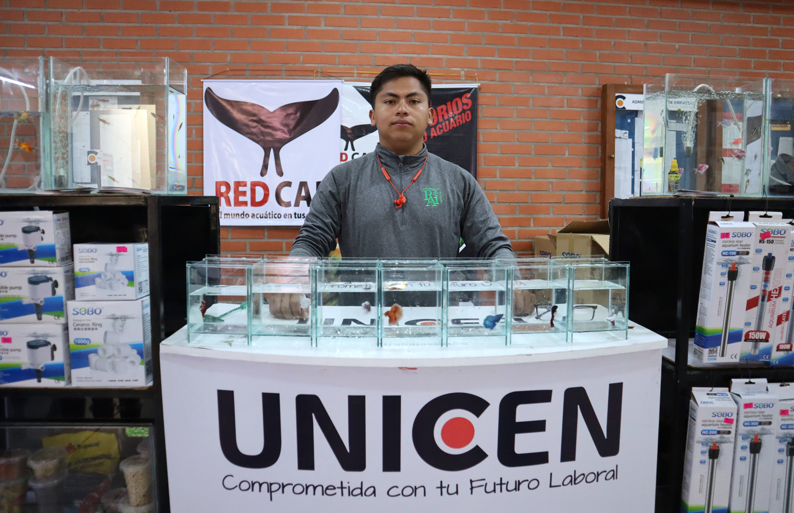 Rincón del Emprendedor: Antony Copa es un destacado emprendedor y presenta a su empresa“RED CAP” Acuario