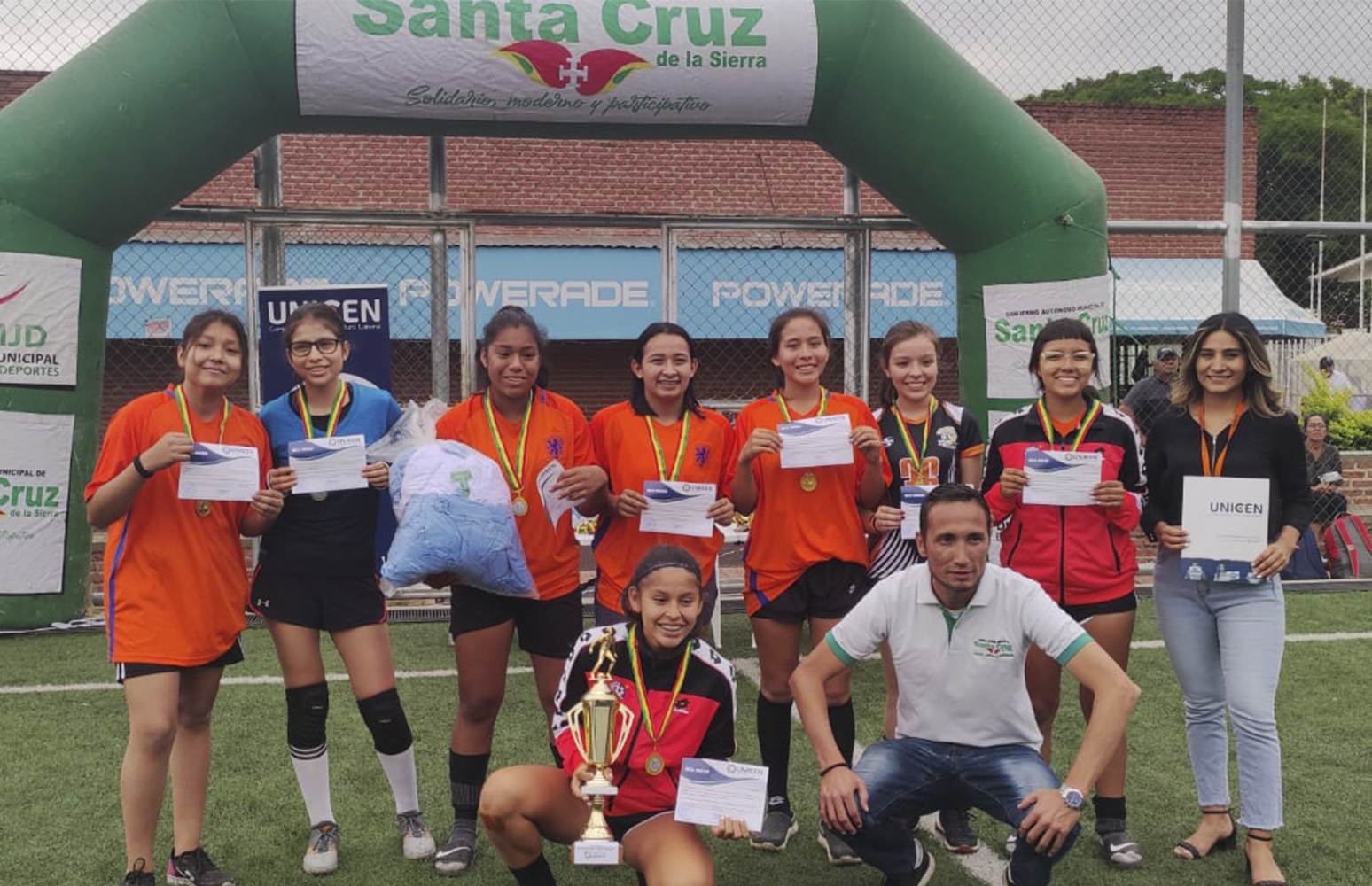 Unicen premió con BECAS a ganadores del campeonato intercolegial de promociones 2022