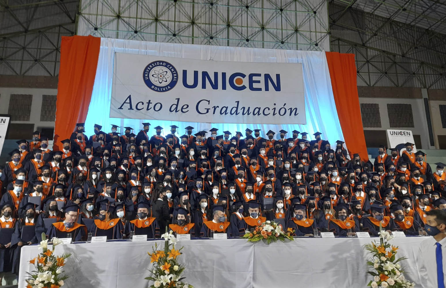 En Cochabamba  más de 200 universitarios se graduaron