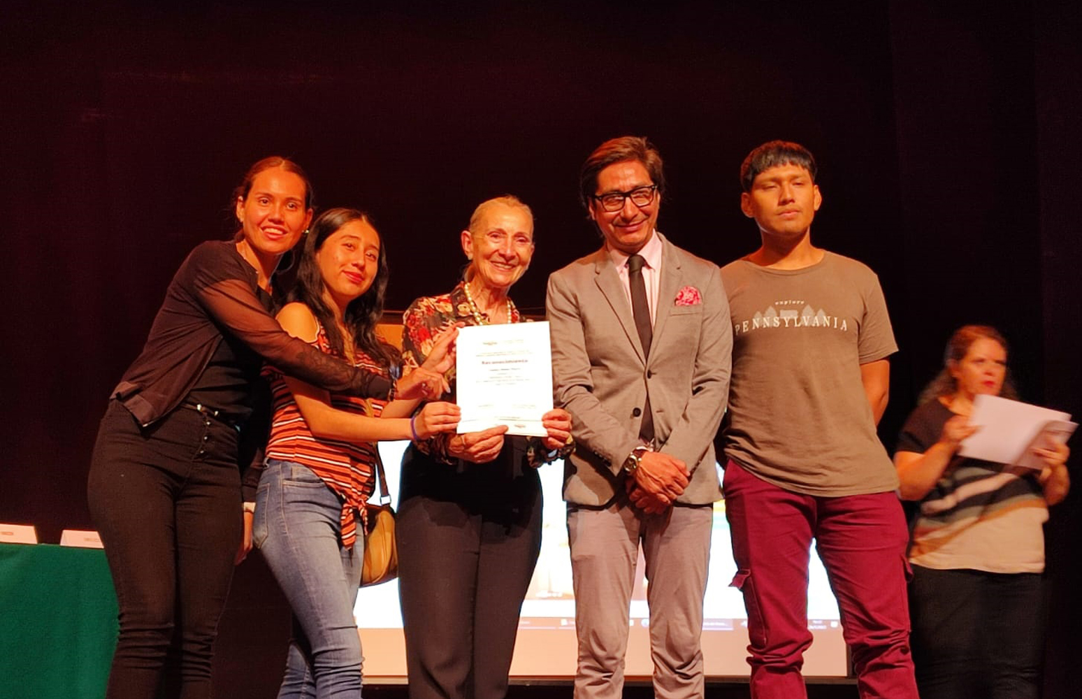 Alcaldía de Santa Cruz entregó reconocimiento a Unicen por su trabajo en la Noche de Museos