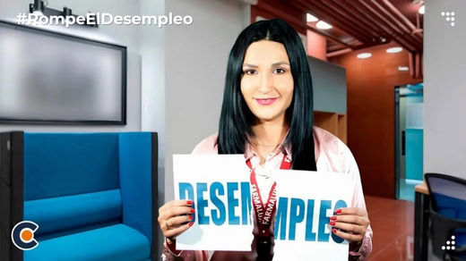 Imagen de mujer profesional con el letrero rompiendo el desempleo